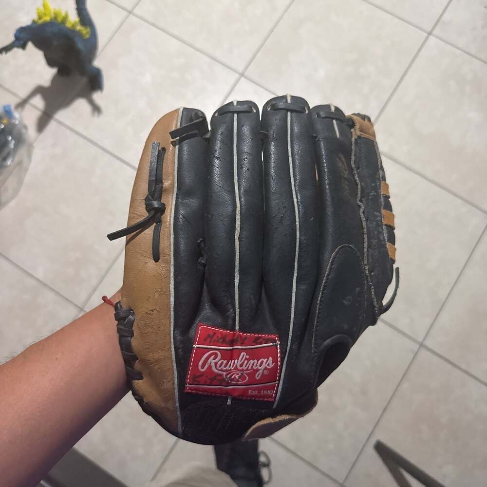 Rawlings Black and Tan Leather Baseball Catchers Mitt Glove Right Hand Throw
